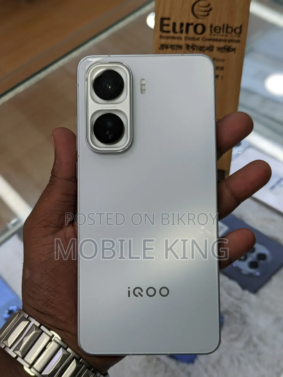 iQOO 11 ২৫৬ জিবি সাদা