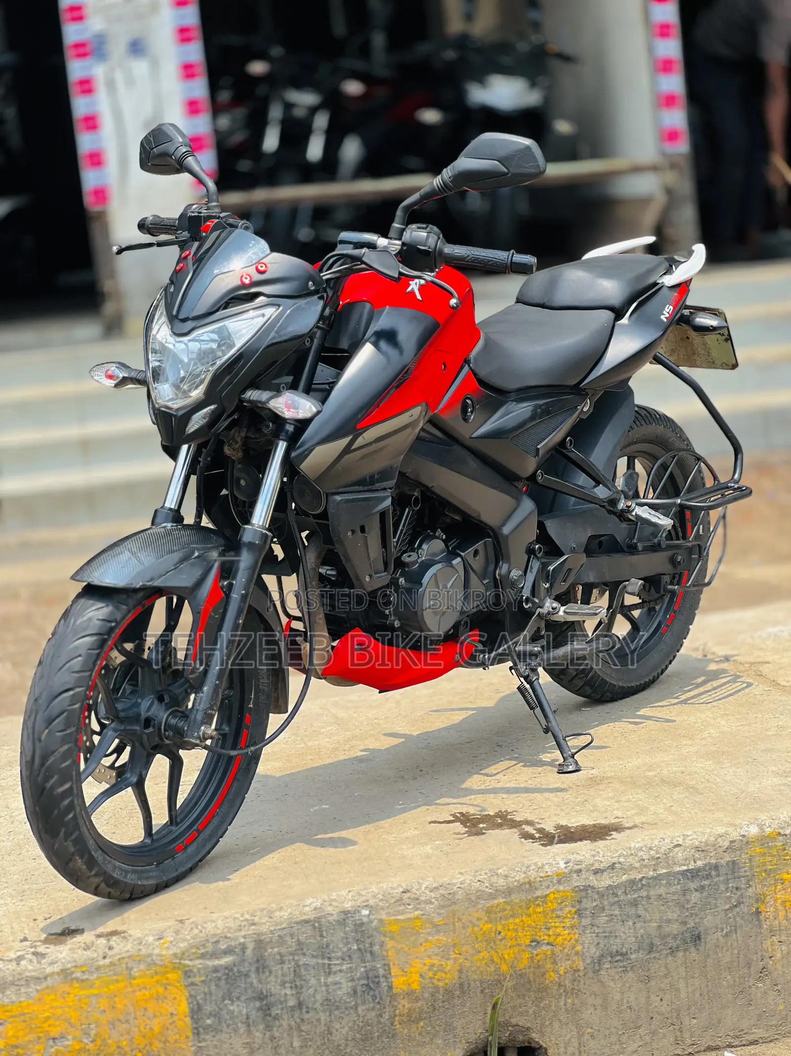Bajaj Pulsar NS 160 2020 Red