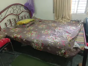 এই খাট্টি হচ্ছে খুব ভালো একটি খাট কিছু টাকার সমস্যার জন্য বিক্রয় হবে