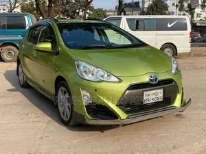 Toyota Aqua 2016 Green