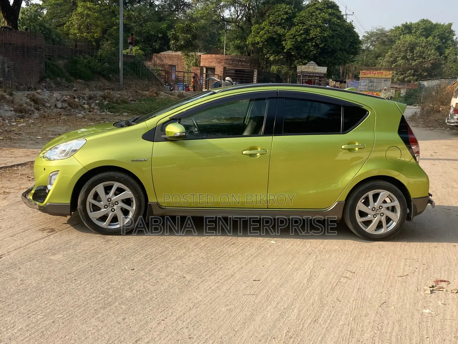 Toyota Aqua 2016 Green