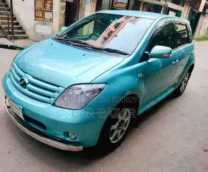 Toyota IST 2006 Green