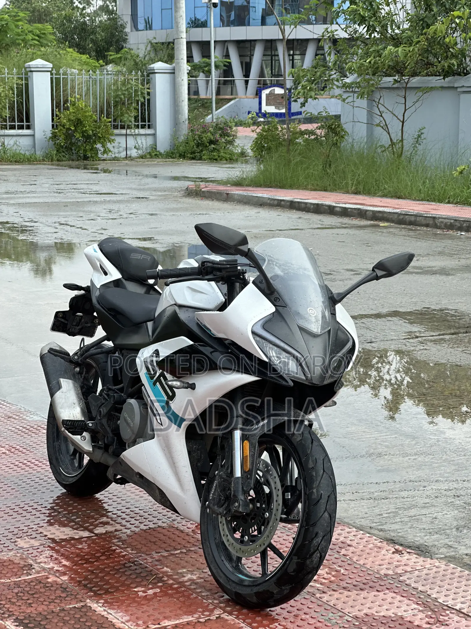 New CFMoto 300SR 2025 White