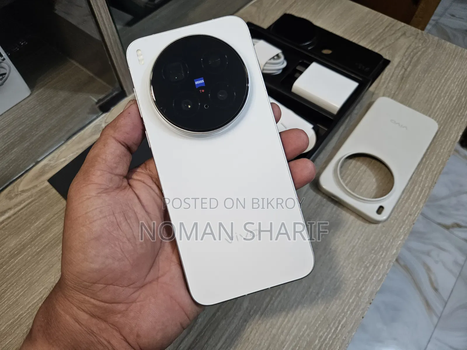 নতুন ভিভো এক্স৩০০ প্রো ২৫৬ জিবি সাদা