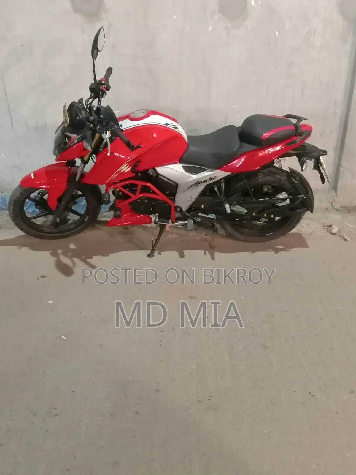 TVS Apache 160 4V 2022 Red