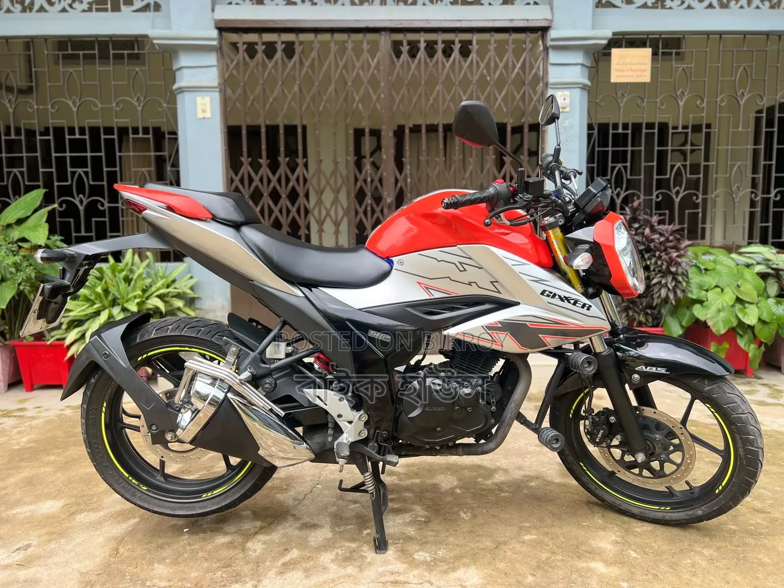 Suzuki Gixxer Fi ABS 2023 Orange