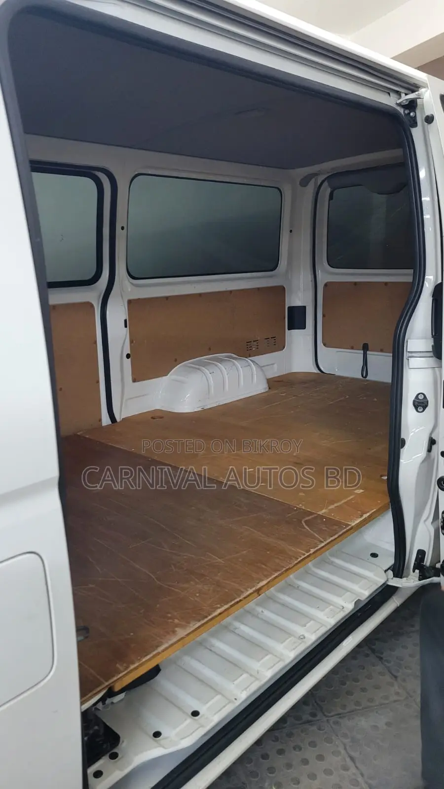 Toyota HiAce 2021 Black