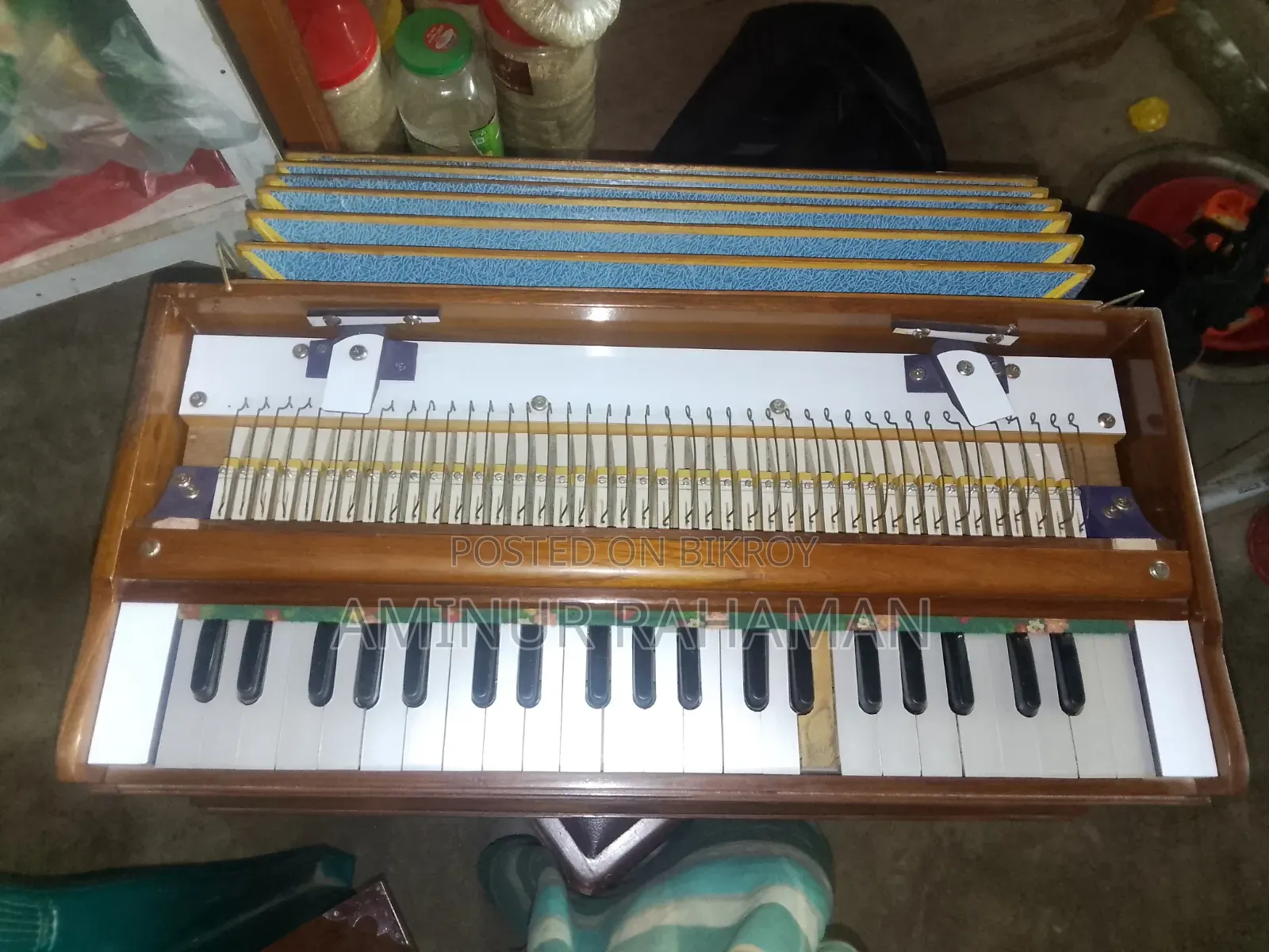 হারমোনিয়াম বিক্রি করা হবে