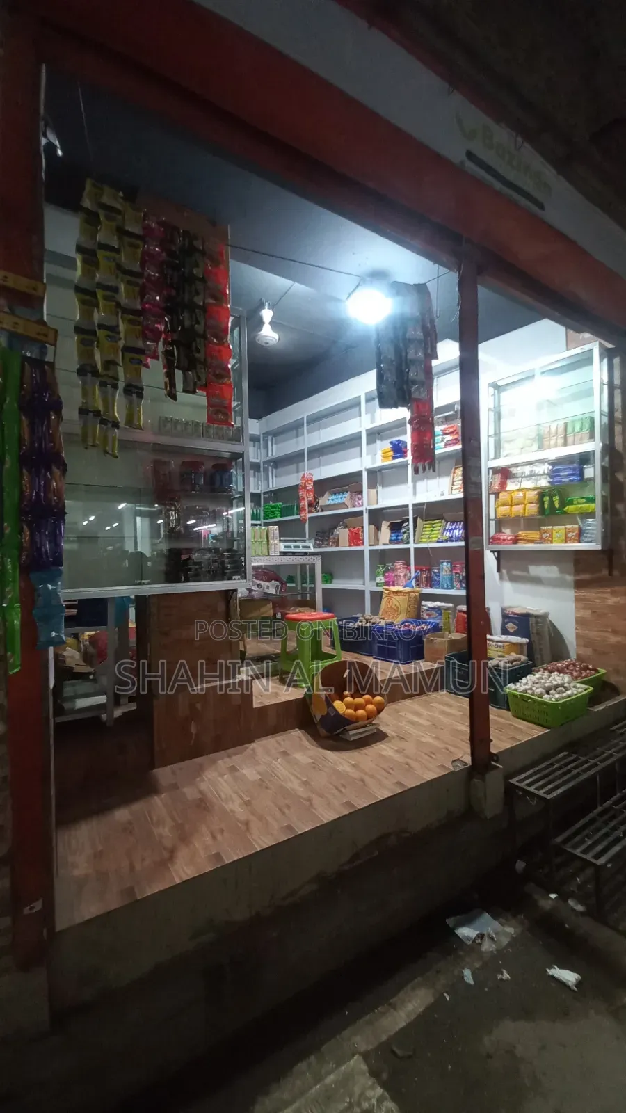 Shop for rent including goods and decoration.