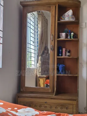 ড্রেসিং টেবিল