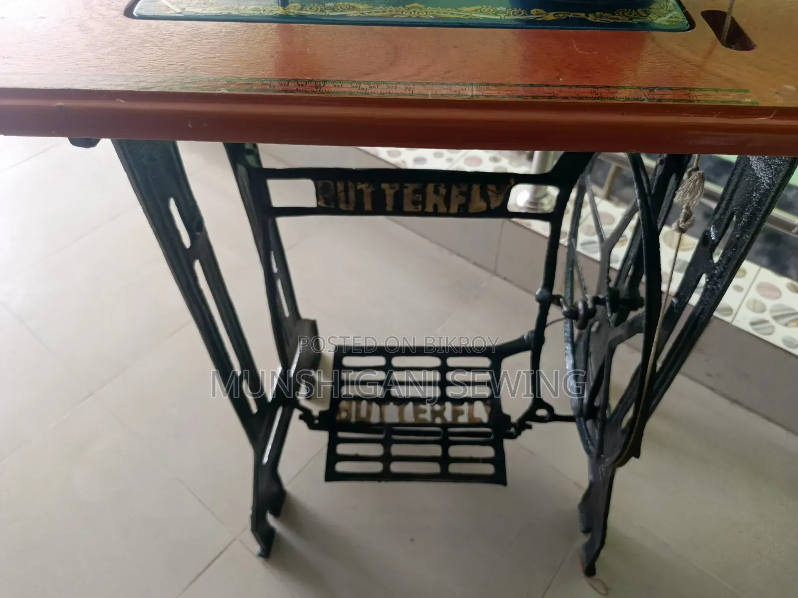 Second Hand Sewing Machine Full Package With Table Stand