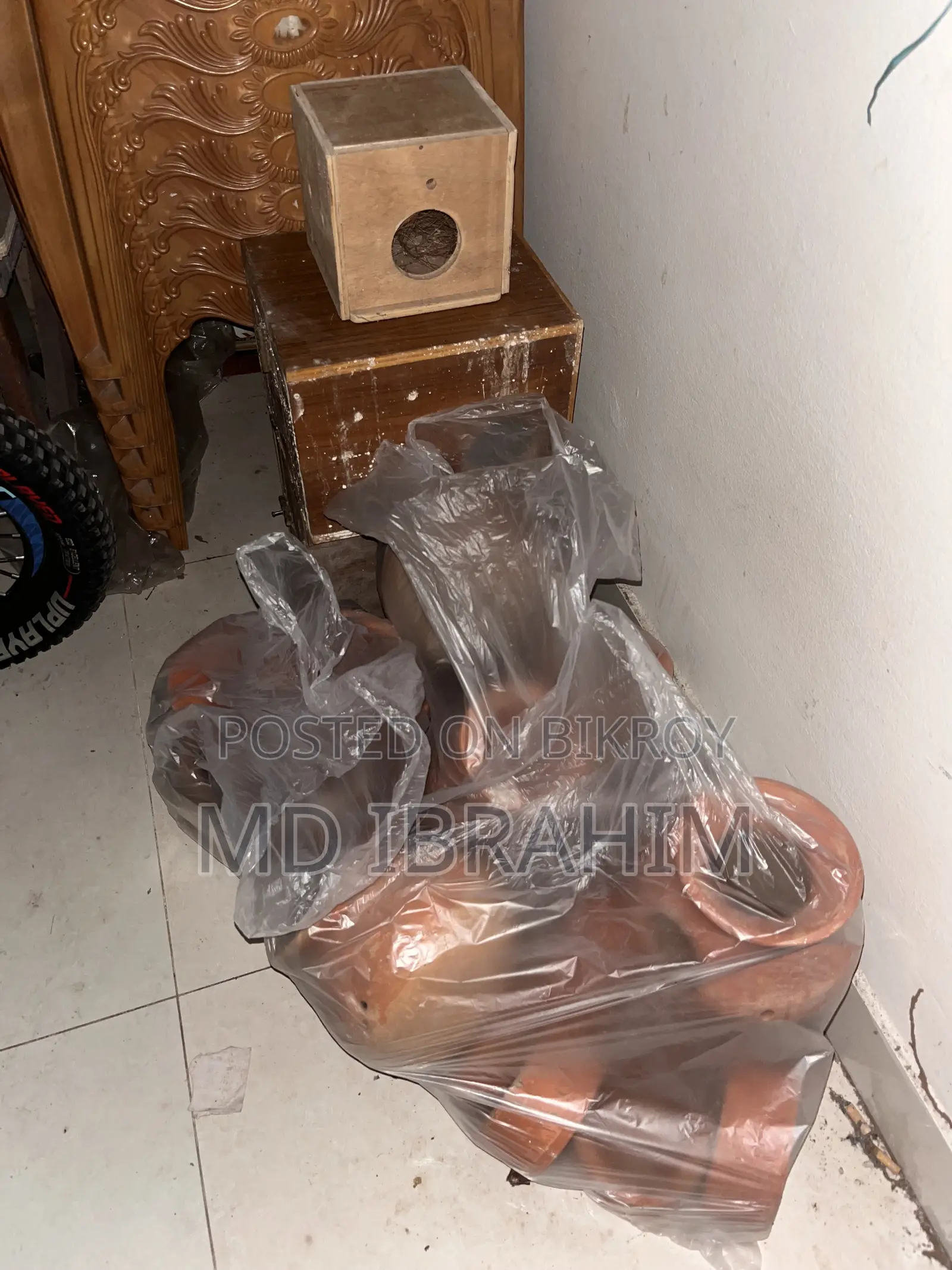 Breeding Box, Clay Food Bowls