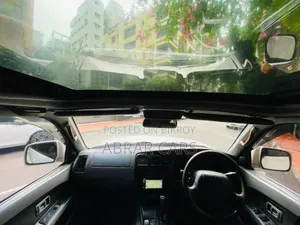 টয়োটা হিলাক্স ১৯৯৬ সাদা