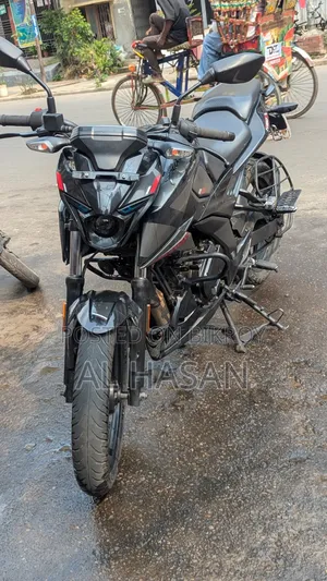 নতুন বাজাজ পালসার এন১৬০ ২০২৫ ব্ল্যাক
