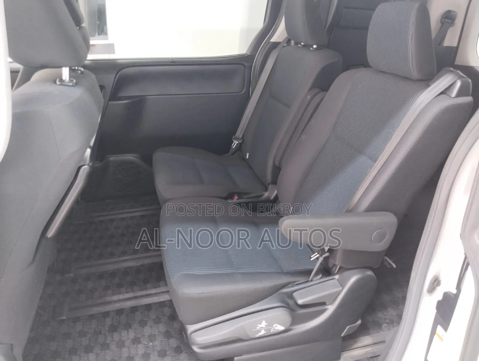Toyota Noah 2021 Pearl