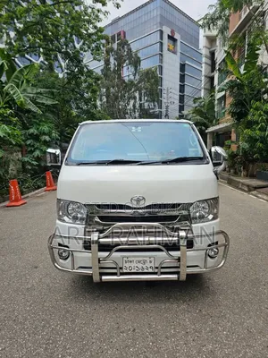 Toyota HiAce 2016 White