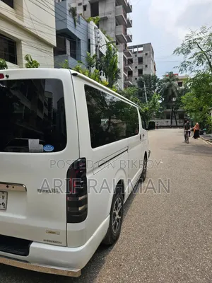 Toyota HiAce 2016 White