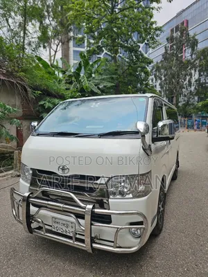 Toyota HiAce 2016 White