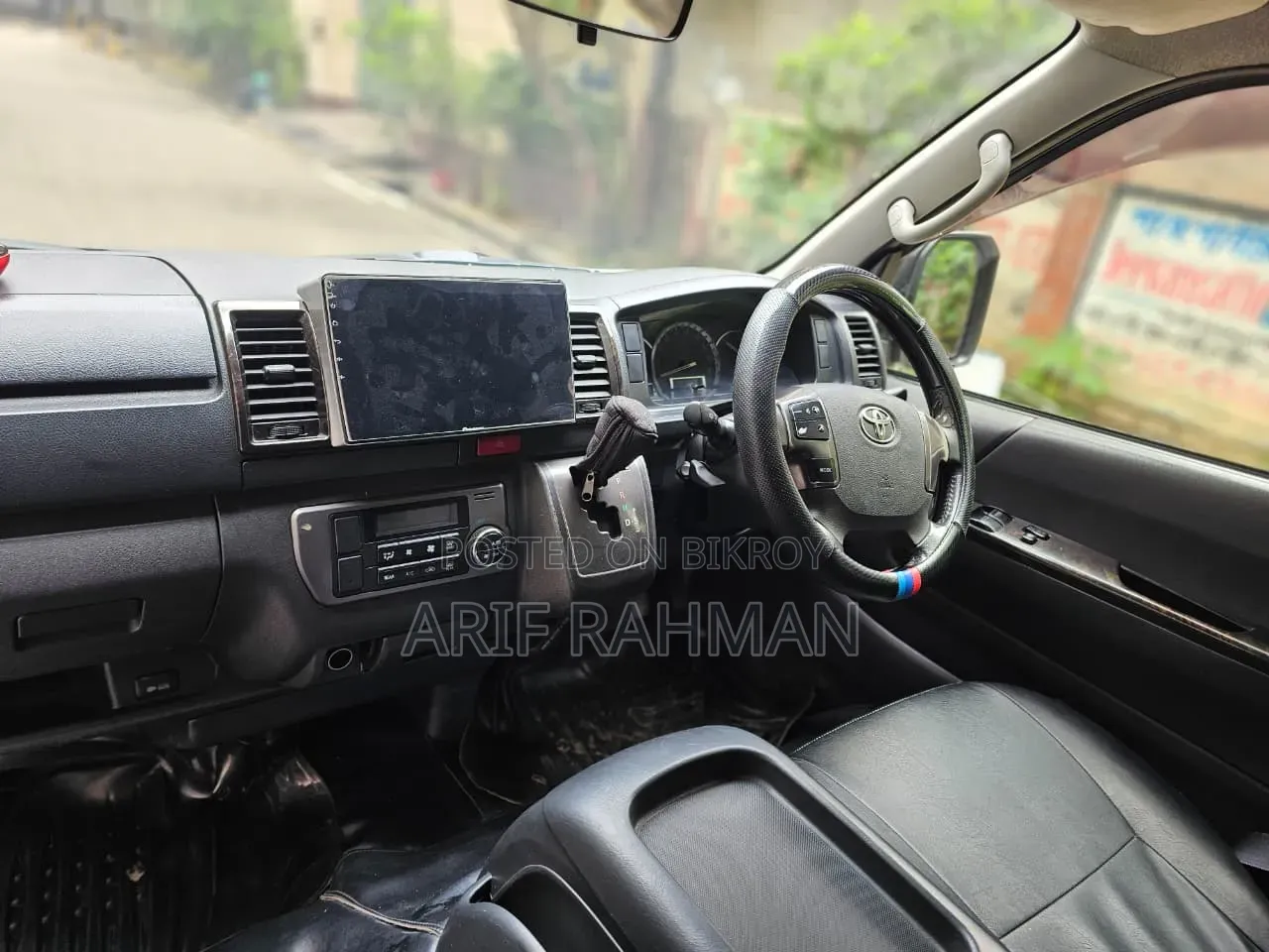Toyota HiAce 2016 White