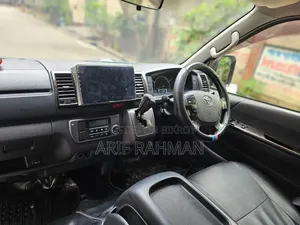 Toyota HiAce 2016 White