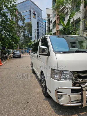 Toyota HiAce 2016 White