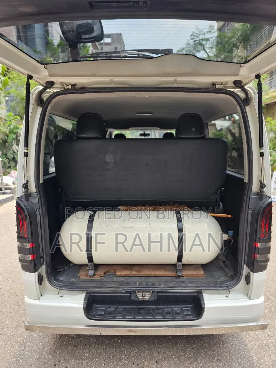 Toyota HiAce 2016 White