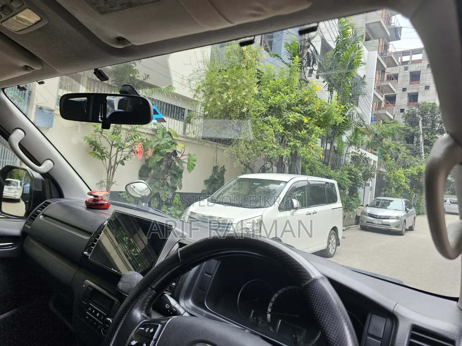 Toyota HiAce 2016 White