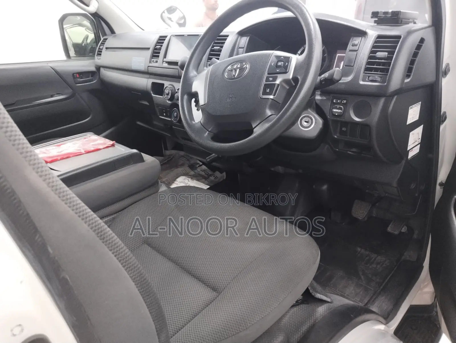 Toyota HiAce 2021 White