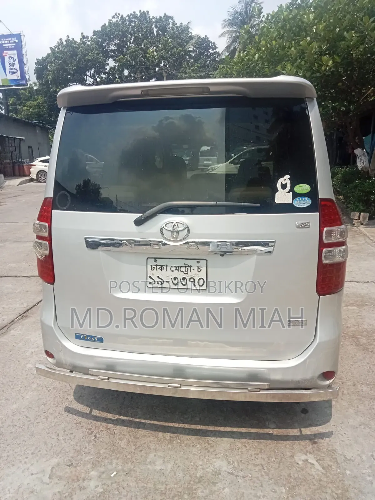 Toyota Noah 2.0 143hp AWD (8 Seater) 2012 Silver