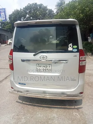 Toyota Noah 2.0 143hp AWD (8 Seater) 2012 Silver