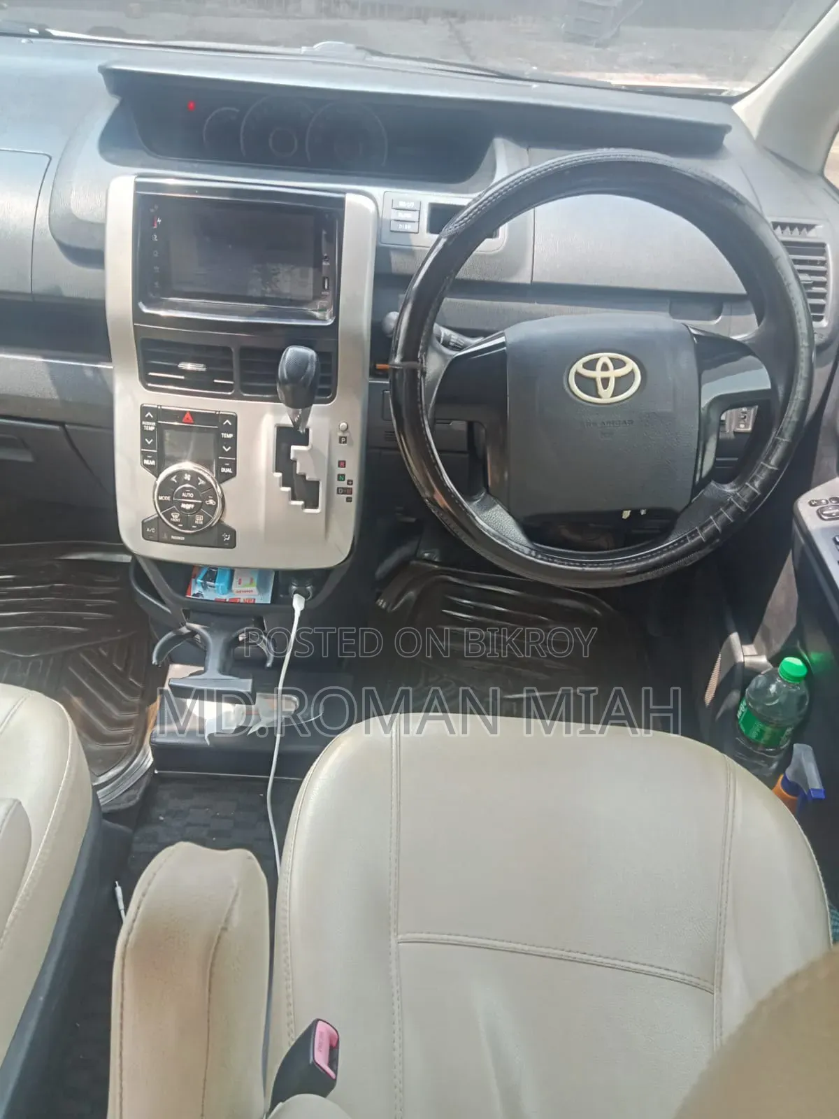 Toyota Noah 2.0 143hp AWD (8 Seater) 2012 Silver