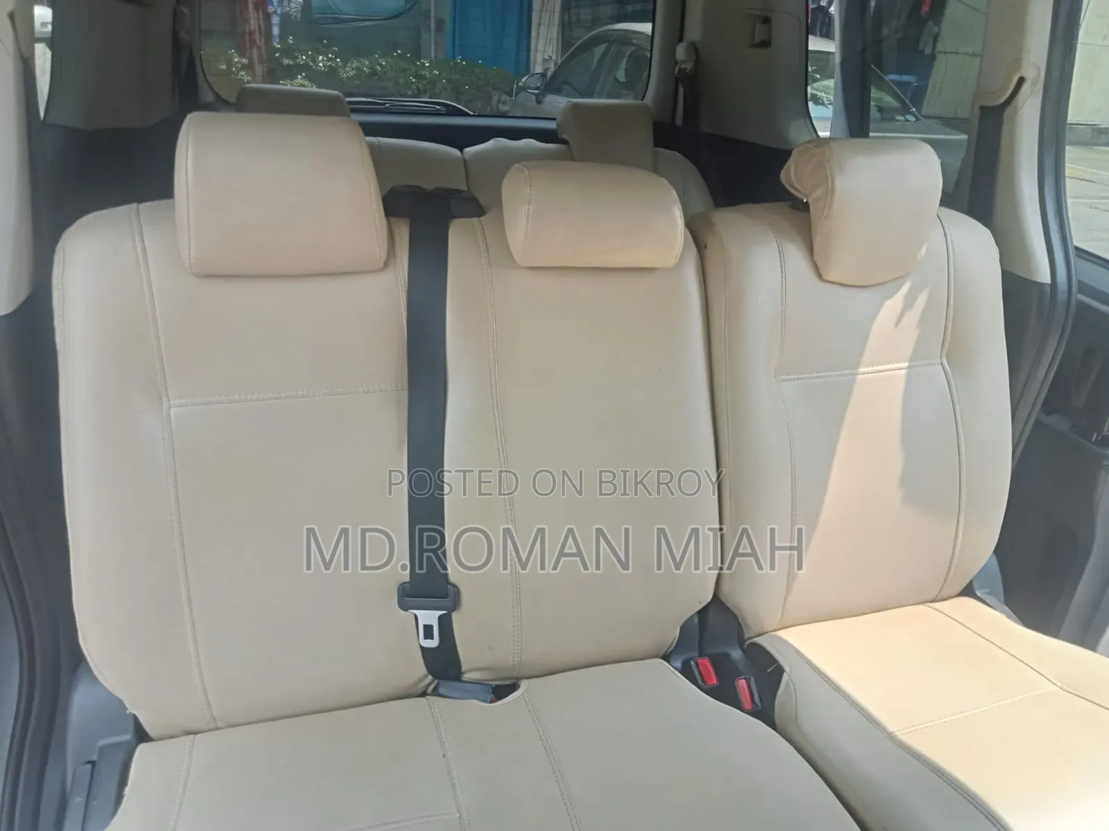 Toyota Noah 2.0 143hp AWD (8 Seater) 2012 Silver