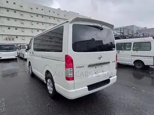 Toyota HiAce 2022 Pearl