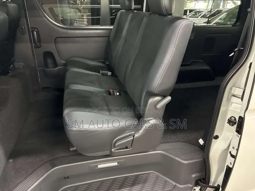 Toyota HiAce 2022 Pearl