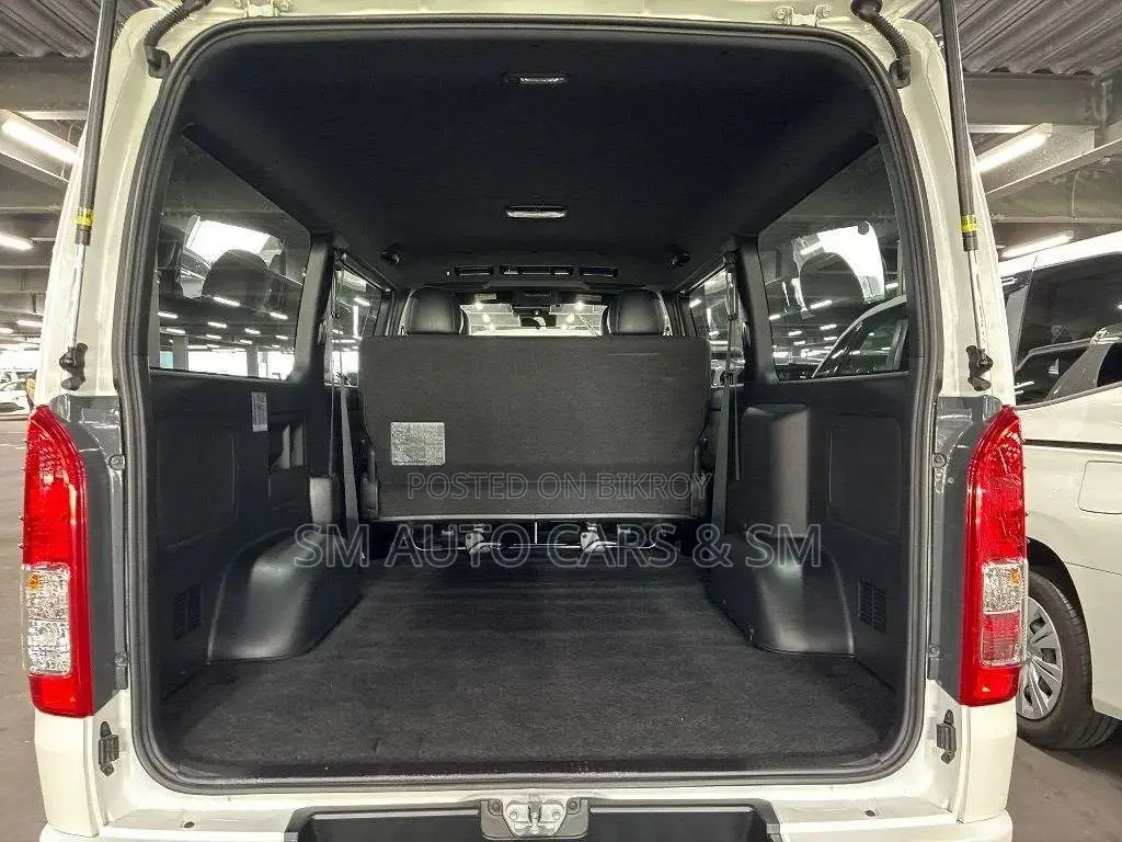 Toyota HiAce 2022 Pearl