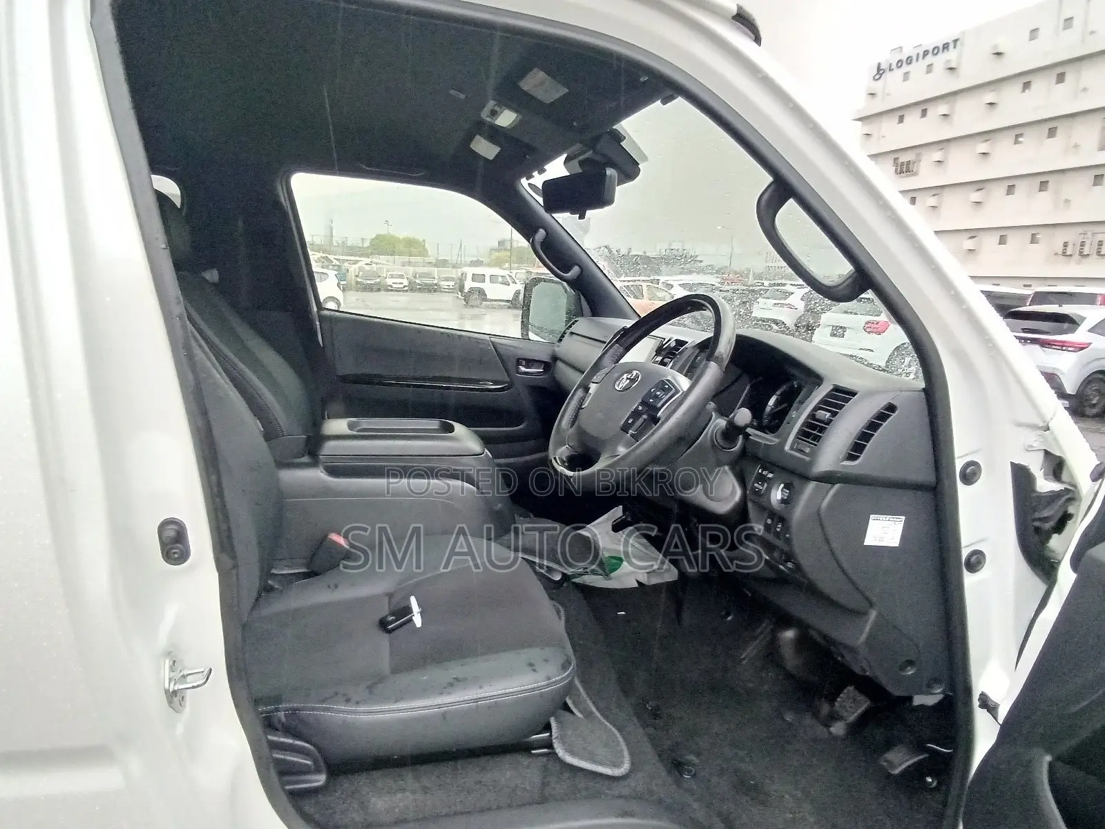 Toyota HiAce 2022 Pearl
