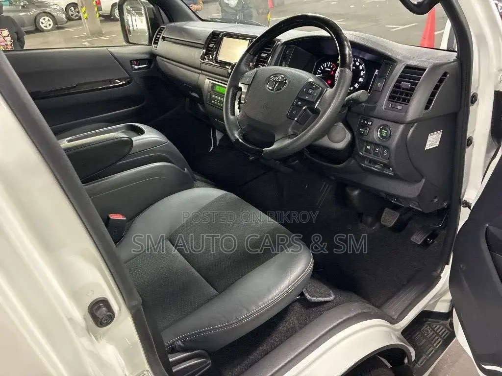 Toyota HiAce 2022 Pearl