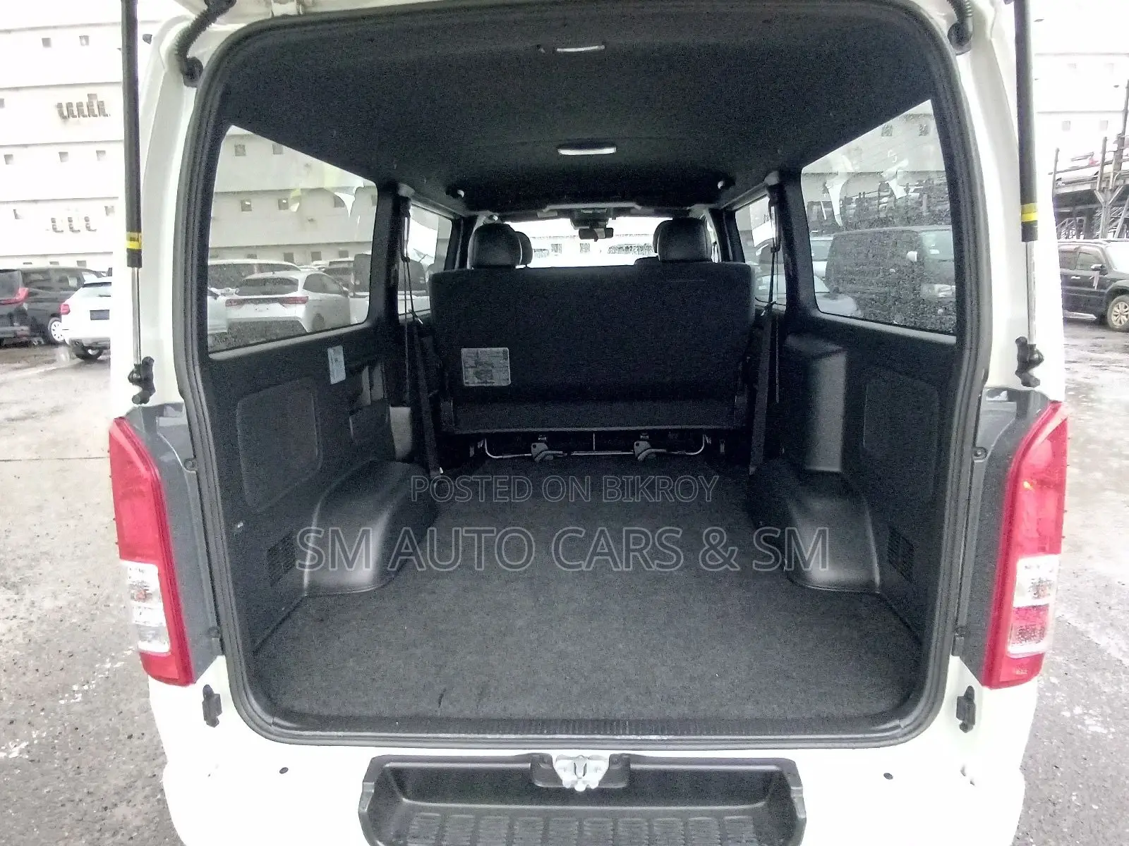 Toyota HiAce 2022 Pearl