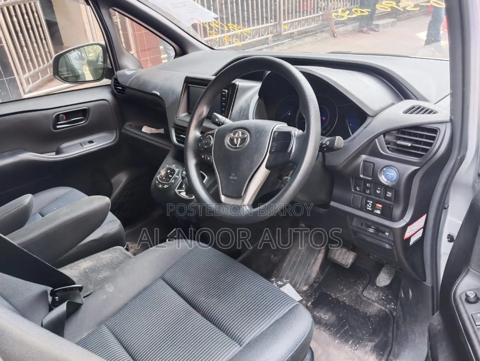 Toyota Noah 2021 Silver
