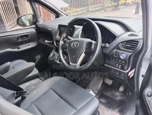 Toyota Noah 2021 Silver