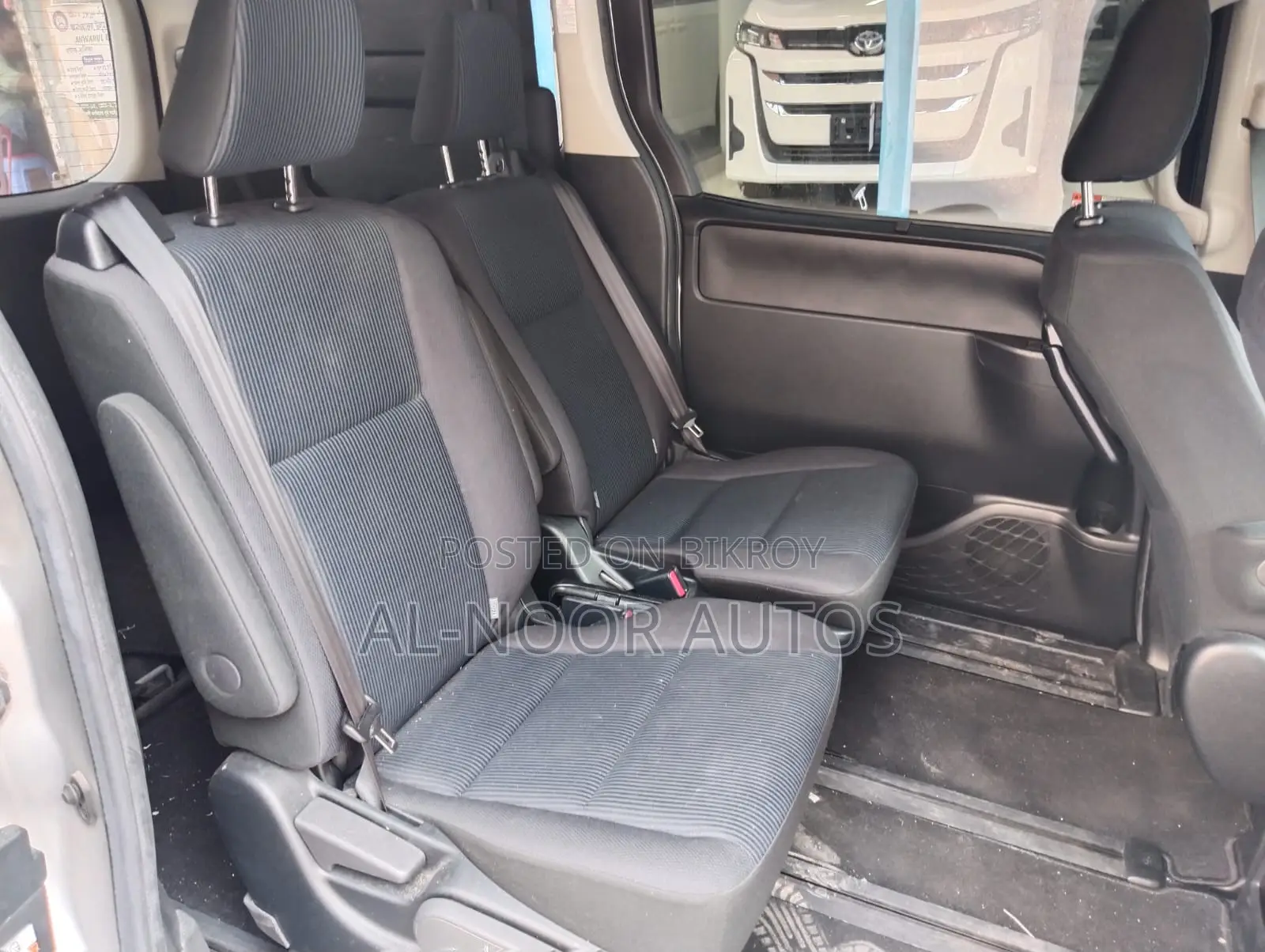 Toyota Noah 2021 Silver