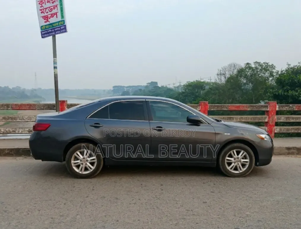 Toyota Camry SE 4-door Sedan (2.4L 4-cylinder 5-speed Automatic) 2006 Gray