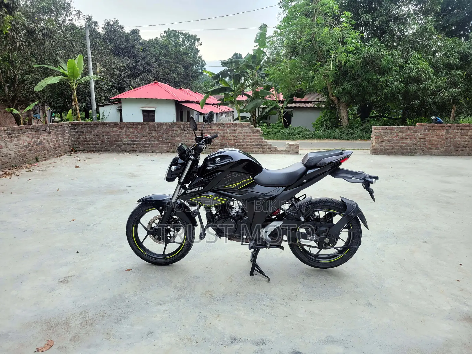 সুজুকি ২০২৩ ব্ল্যাক