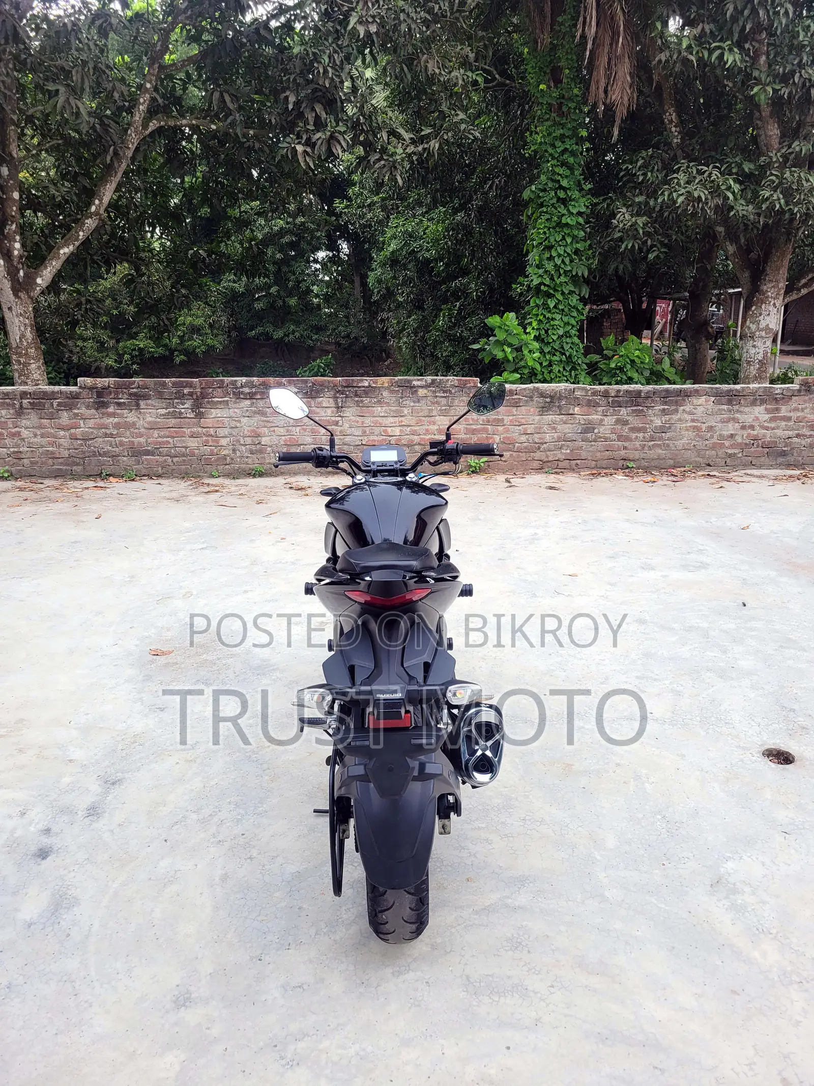 সুজুকি ২০২৩ ব্ল্যাক