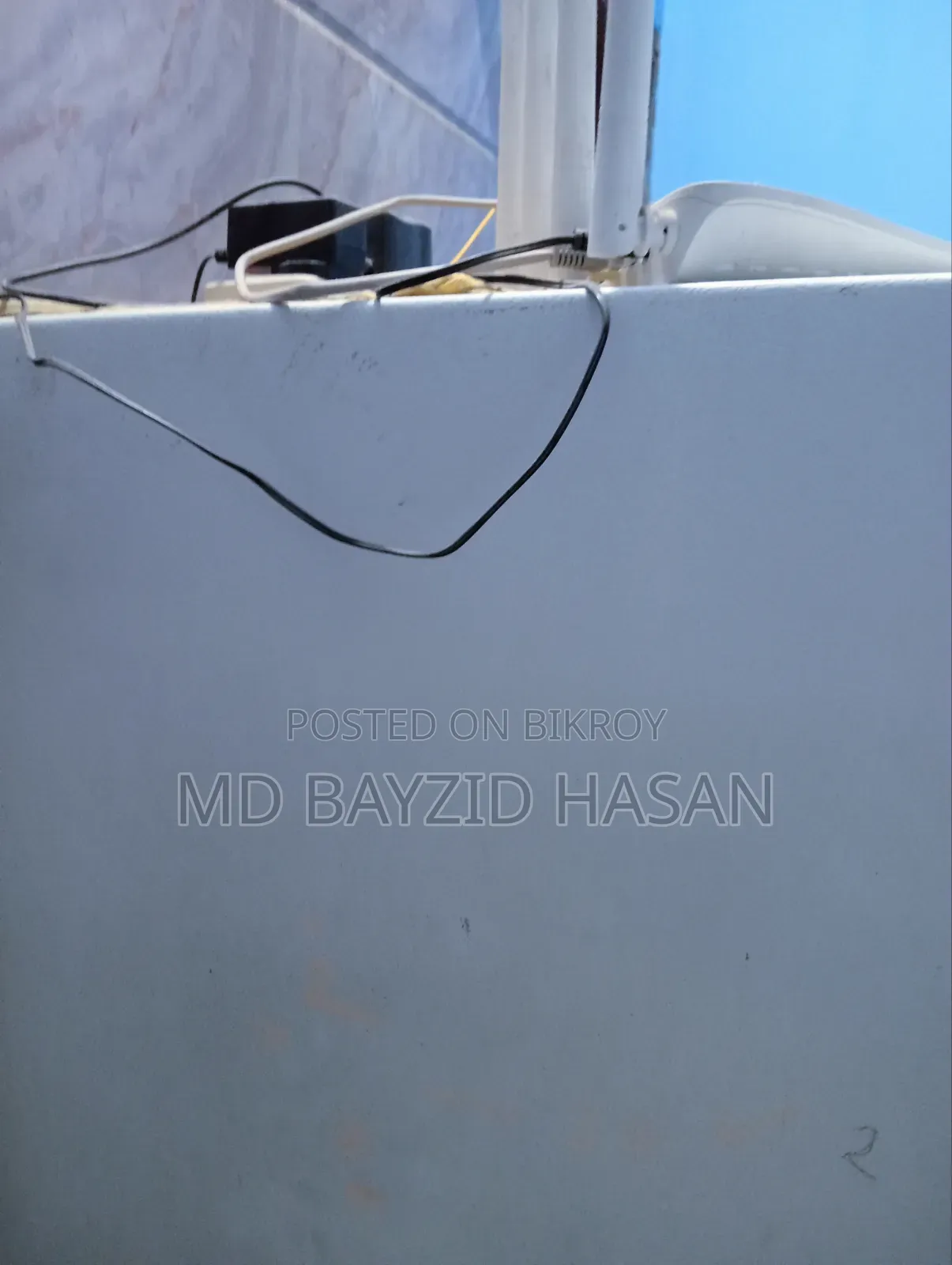 This running fridge will be sold. No problems. Everything is okay.