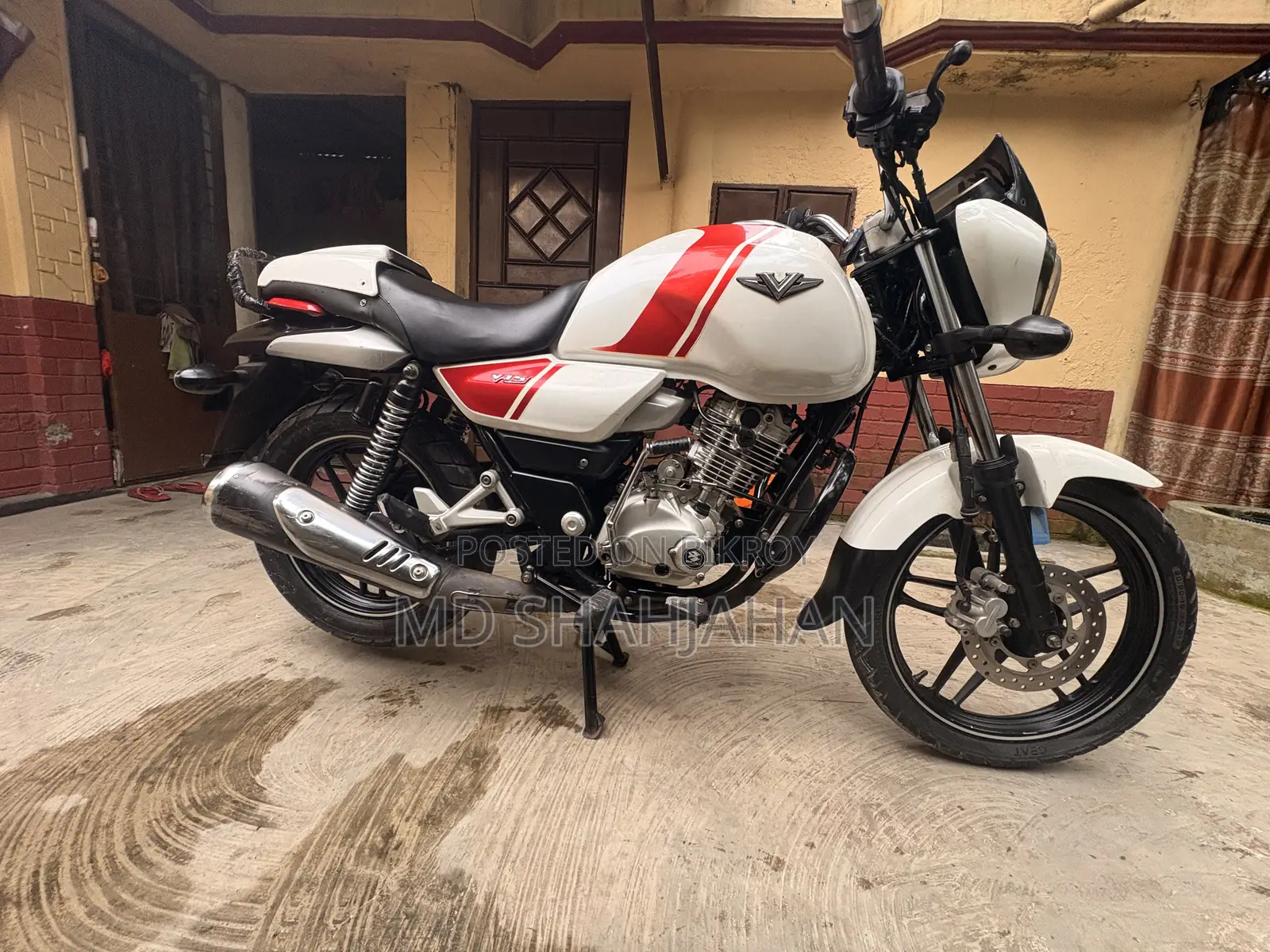 Bajaj V15 2018 White