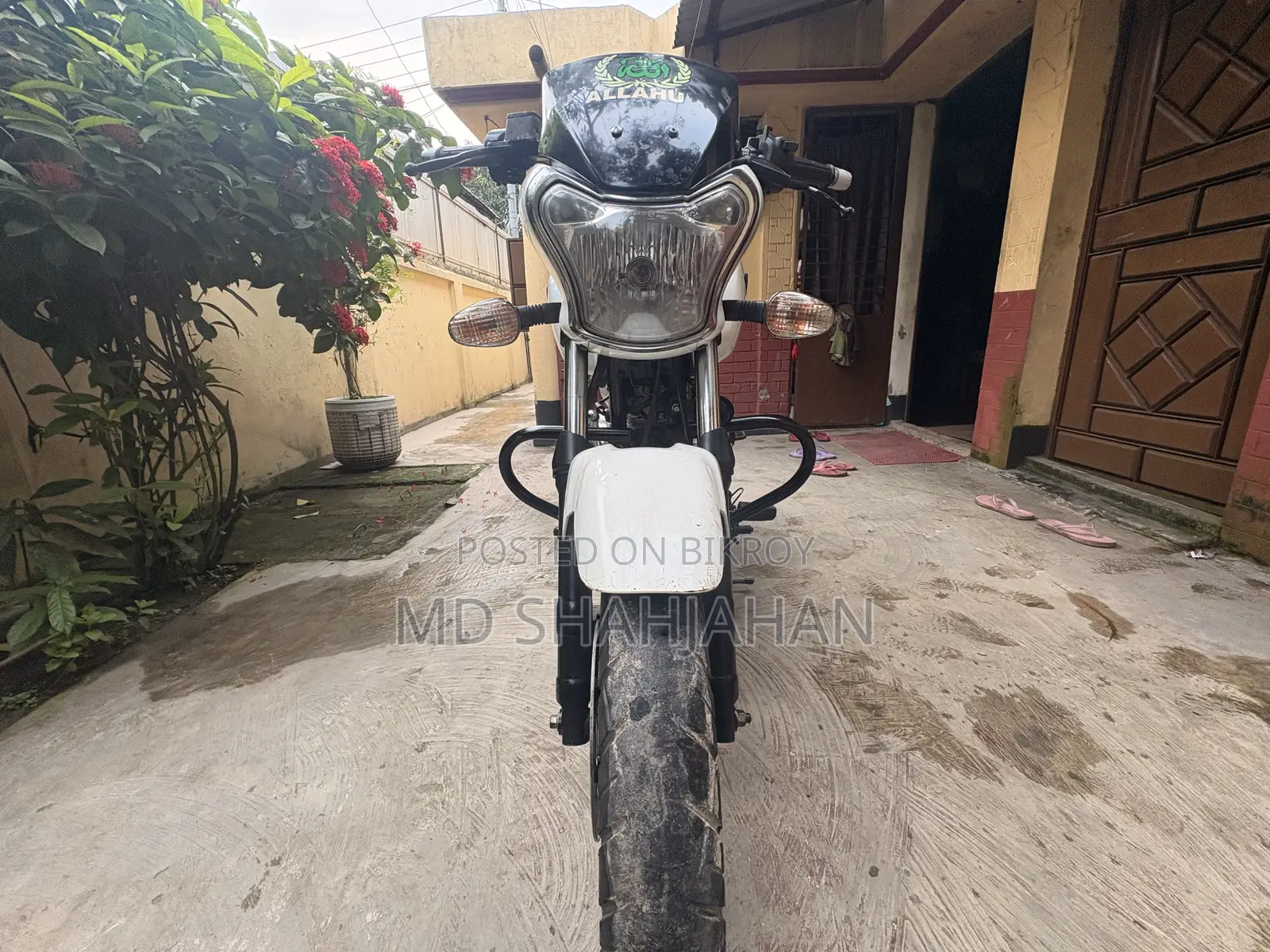 Bajaj V15 2018 White