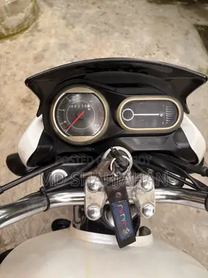 Bajaj V15 2018 White