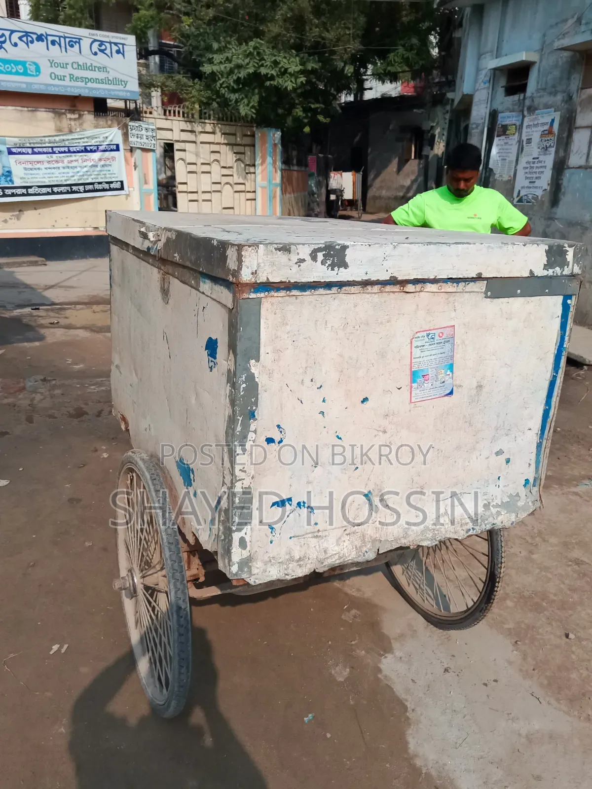 Goods transport vehicle for sale