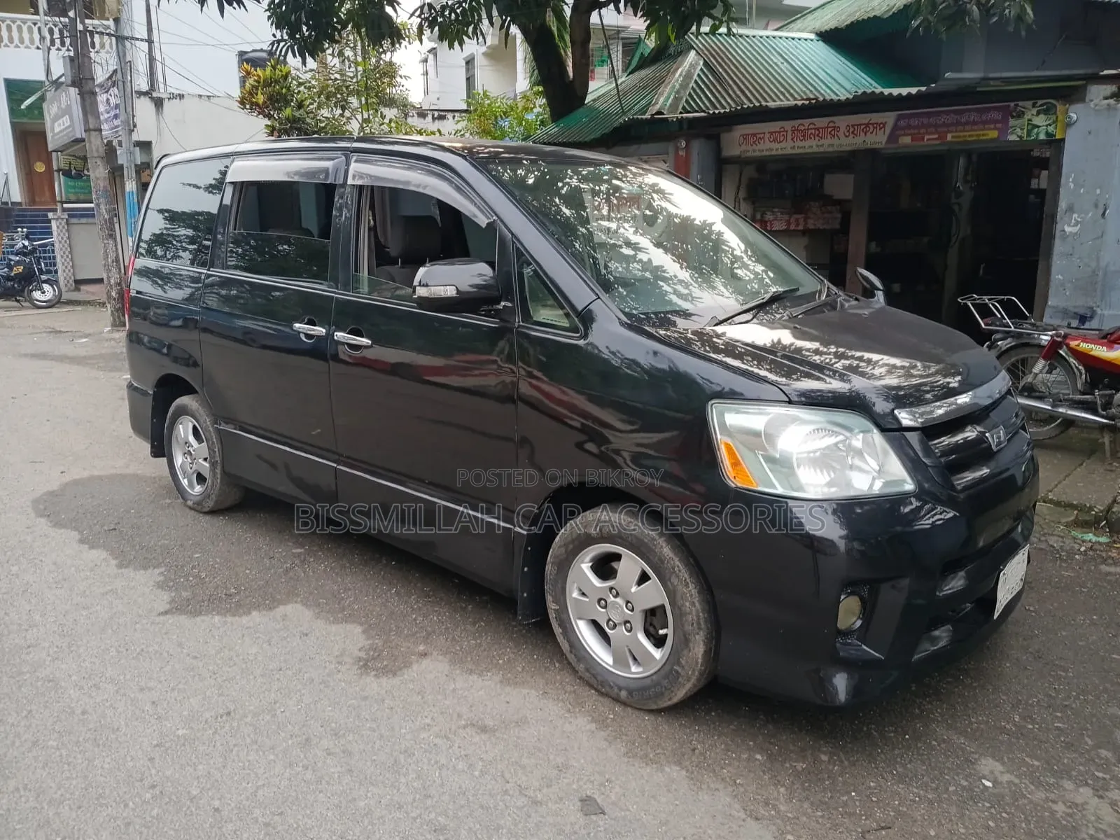 Toyota Noah 2004 Black